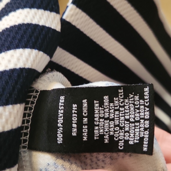 CLEARANCE RACK * Gorgeous Spring / Summer Striped Dresd - Picture 4 of 4